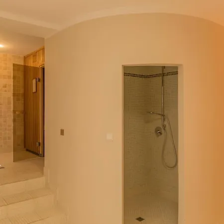 Modiva Aparthotel